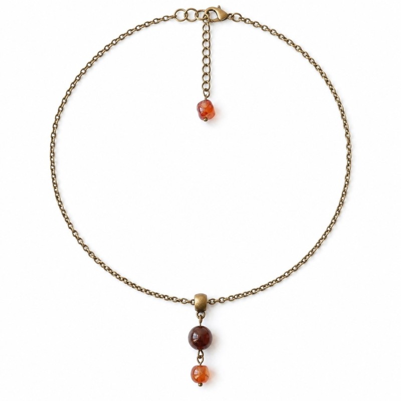 Collier Vintage couleur bronze, agate et tourmaline rouge sur fond blanc