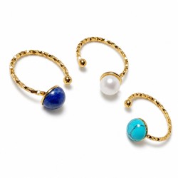 Bagues Sentier en acier inoxydable doré avec lapis-lazuli, perle blanche et turquoise sur fond blanc