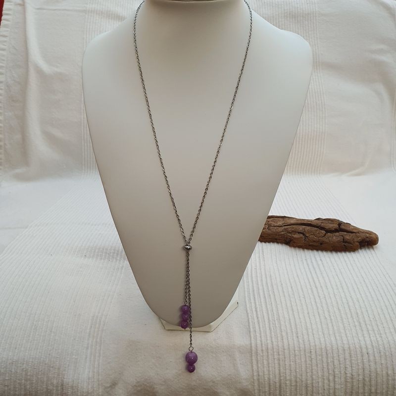 Collier long avec pendants couleurs lilas