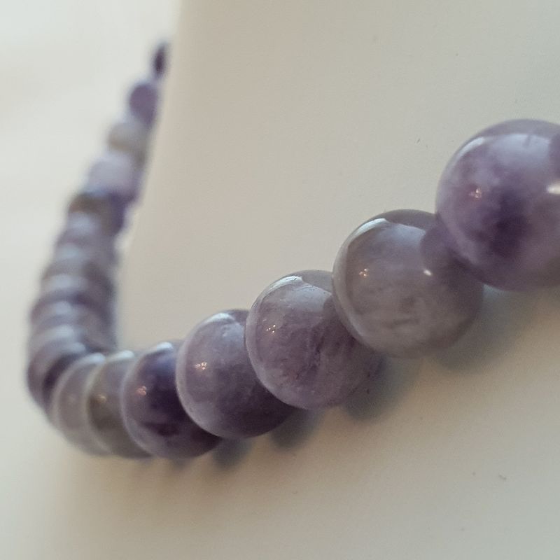 un collier tour de cou en amethyste