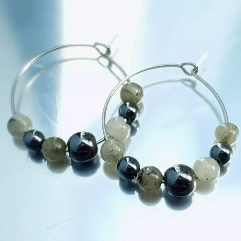 Boucles Semena en pierres naturelles, tons bleu-gris